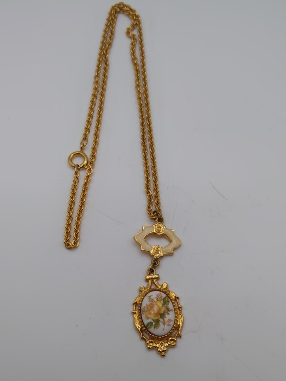 ART Flower and Gold Tone Pendant Necklace
